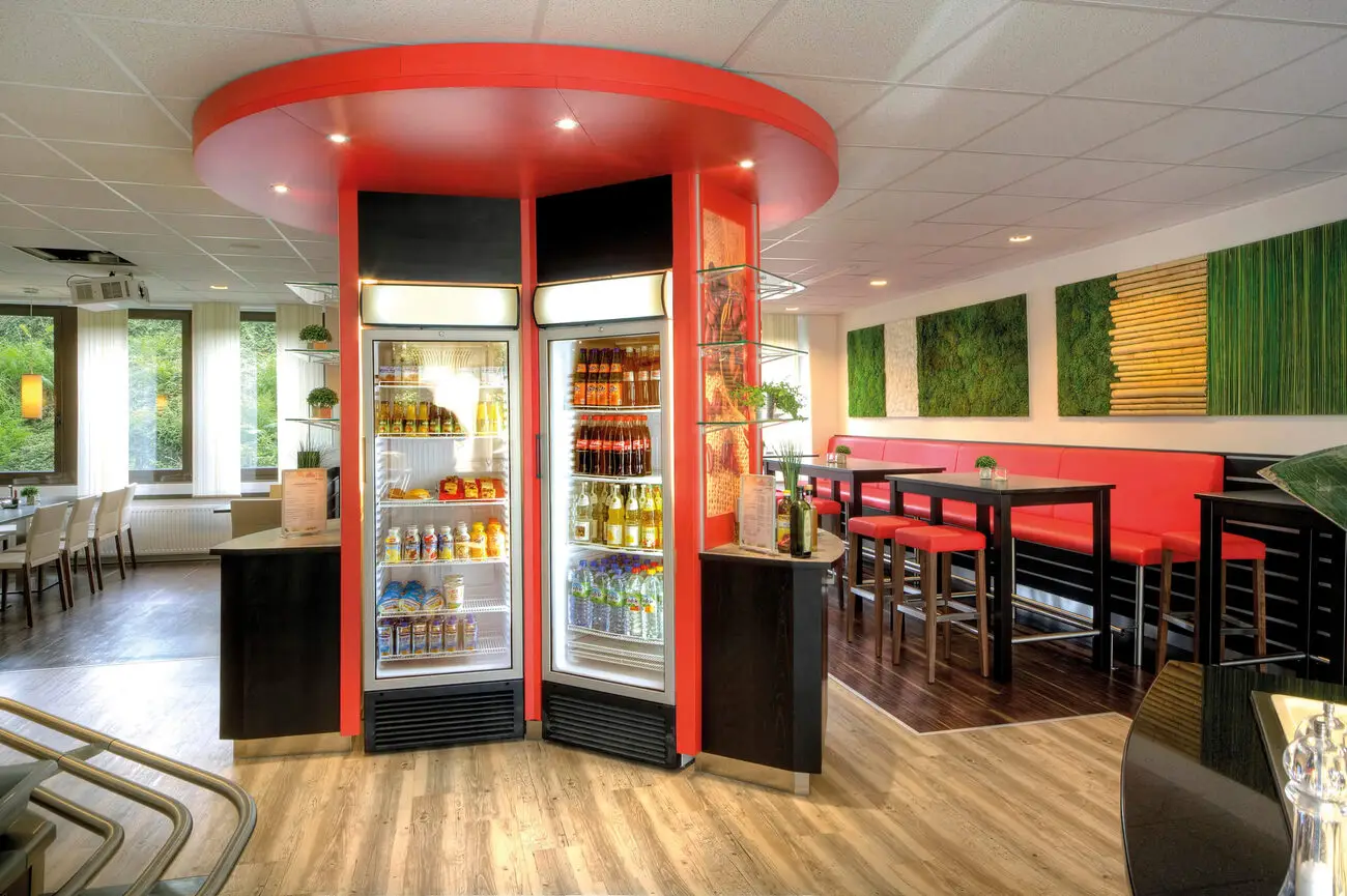 Neugestaltete Kantine mit Coffeebar in der Mitsubishi Electric Europazentrale